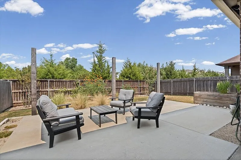 3 bed, 2.5 bath, 1695 sqft, $2,250 — Photo 4