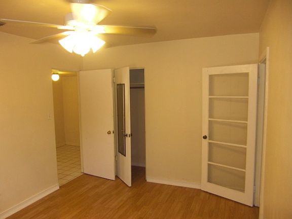 3rd image of 3542 Edgewater Dr