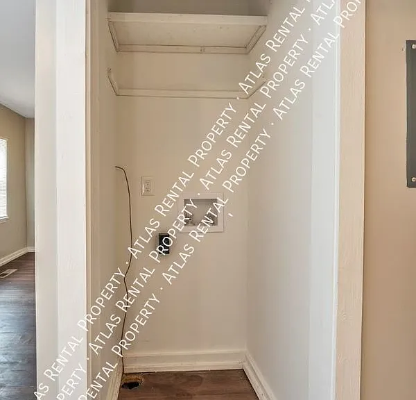 77 Alan St #B — Photo 20