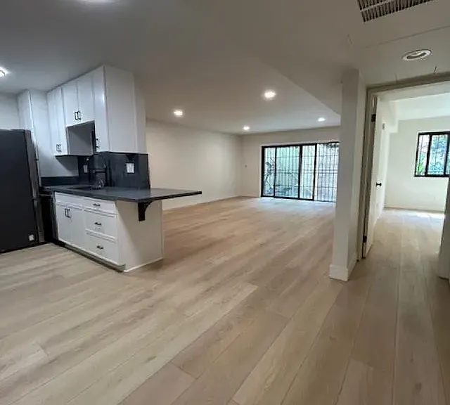 811 W Nutmeg St #102 — Photo 13