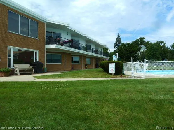 444 N Main St APT 214, Marine City, MI 48039