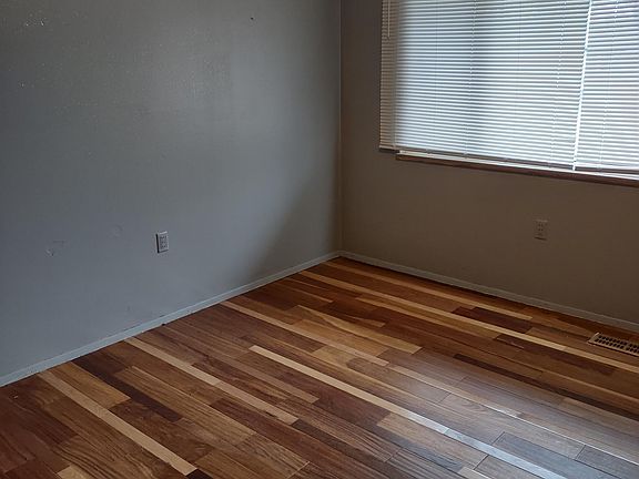 2nd image of 1670 Horseshoe Dr