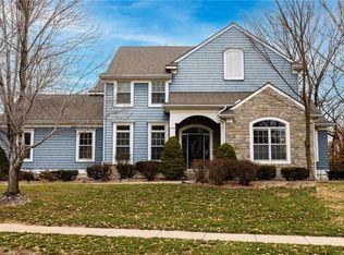 6201 S National Dr, Parkville, MO 64152