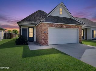 214 Adry Ln, Youngsville, LA 70592