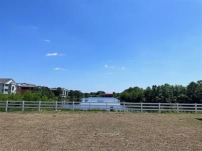 3rd image of 2837 Jubilee Dr #B