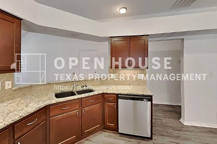 10761 Castle Dr — Photo 5