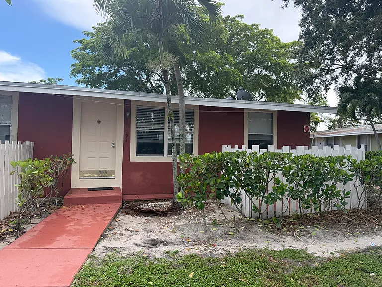 7194 Southgate Blvd — Photo 1