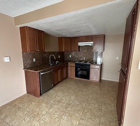 3rd image of 601 Tawny Port Dr