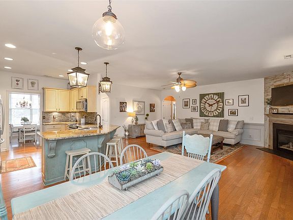 2nd image of 539 W Saddletree Dr