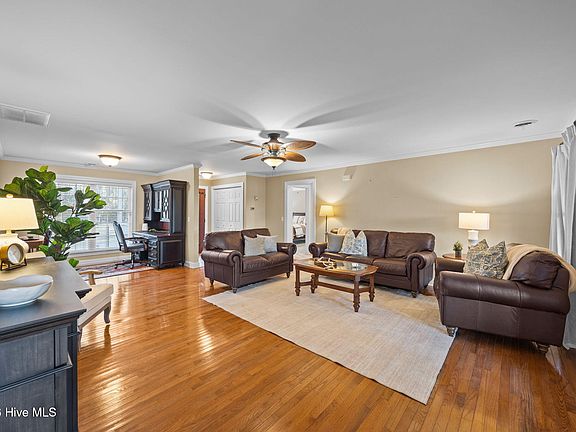 5th image of 224 Creek Drive