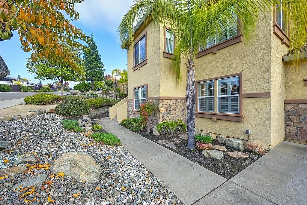 446 Listowe Dr photo 1