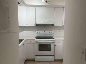 6960 Miami Gardens Dr