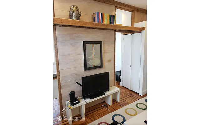 Rented by Douglas Elliman | media 15