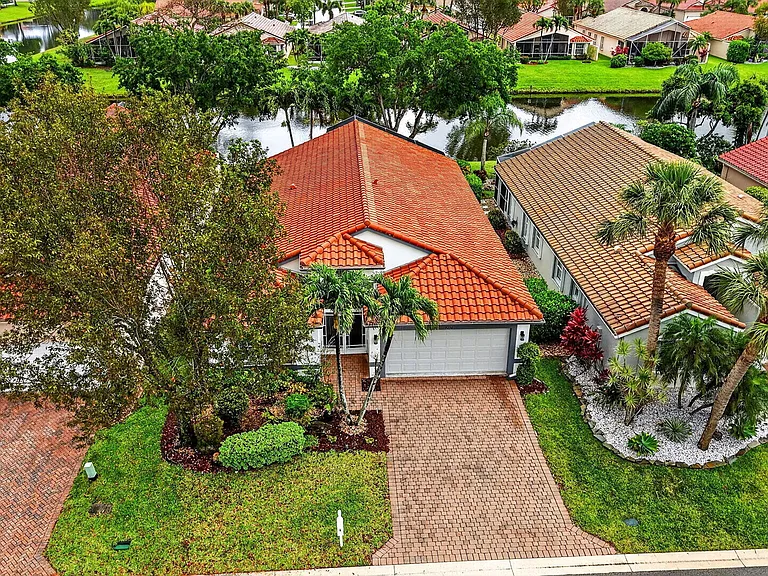5256 Glenville Dr — Photo 43