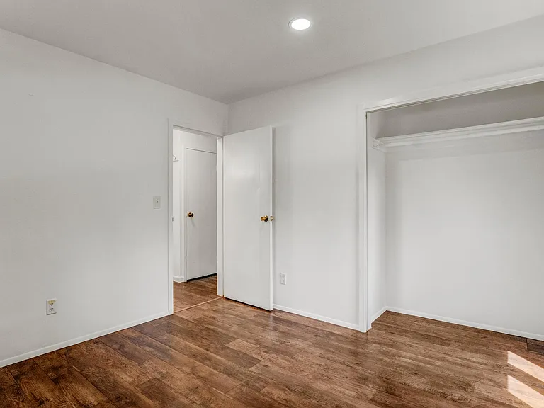 6323 Howe Pl — Photo 12