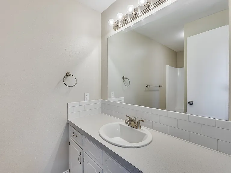 Newly Remodeled 3 Bed, 2 Bath Duplex Rental Unit in Troutdale! — Photo 10