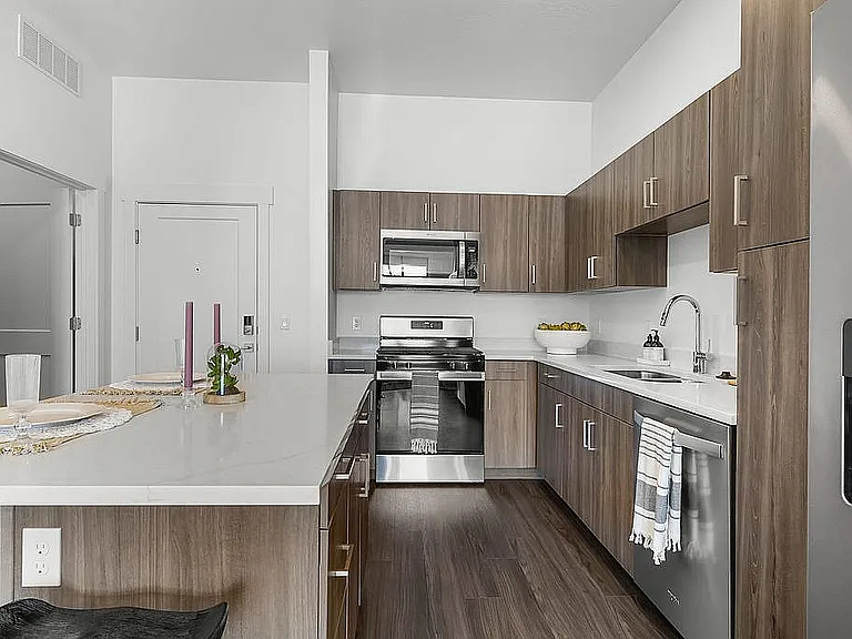 The Parkway Apartments — Photo 39