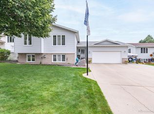 2103 11th Ave SE, Mandan, ND 58554