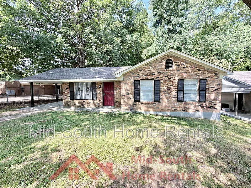 3 bed, 1.0 bath, 911 sqft, $970 — Photo 2
