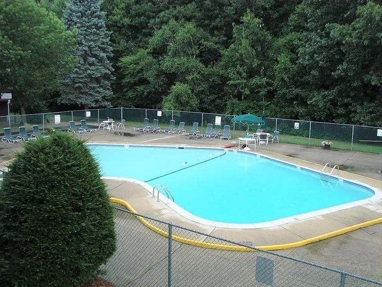 D1 Colonial Dr #4 — Photo 14