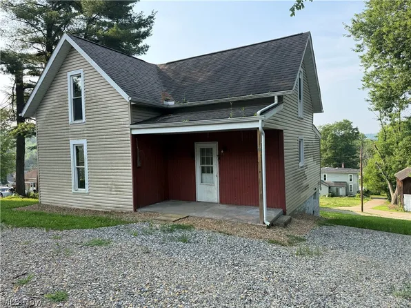 135 Mound St, Sherrodsville, OH 44675