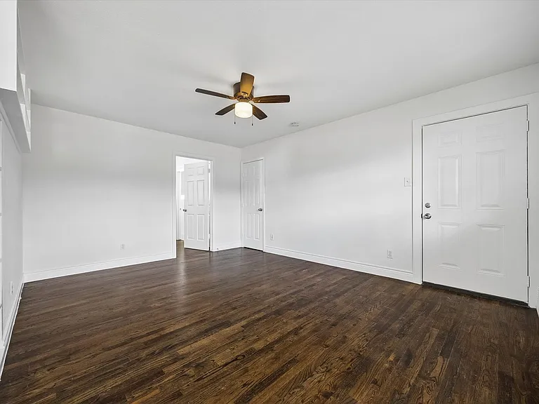 5102 Academy — Photo 18