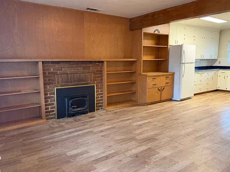 1276 Bond St — Photo 2