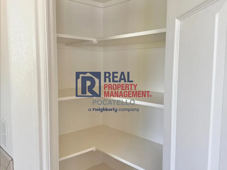 1586 Dustin Cir — Photo 6