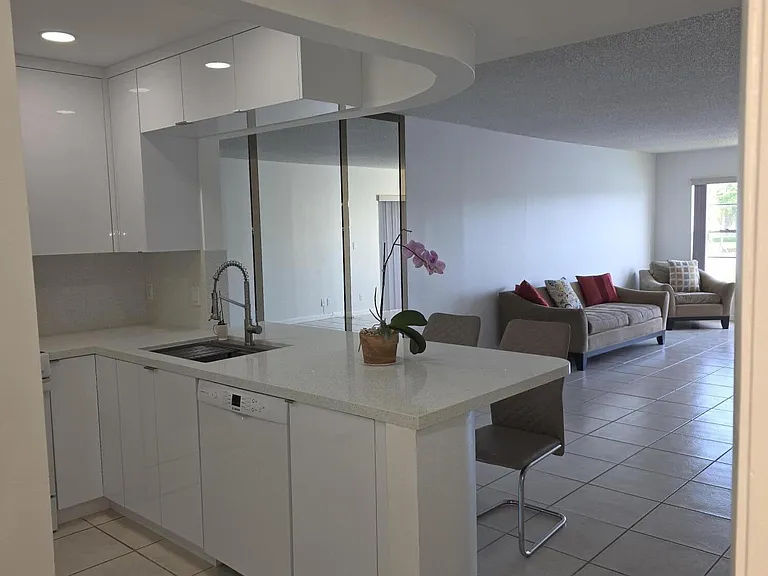 3905 N Nob Hill Rd #206 — Photo 5