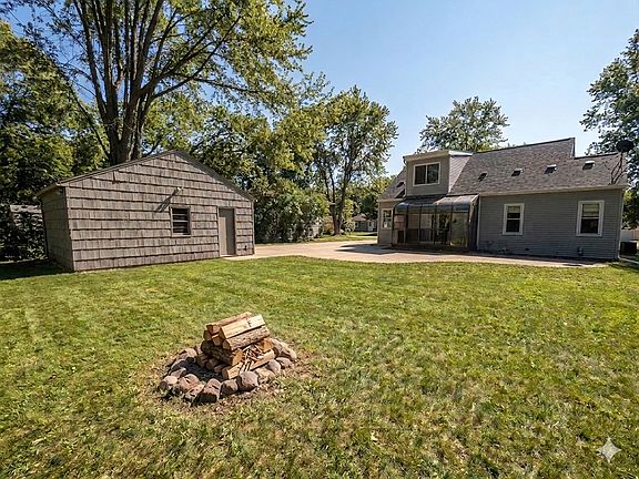 5th image of 1423 County Road East W #W