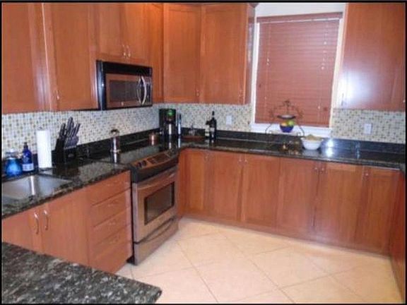 3rd image of 622 SE 13th St