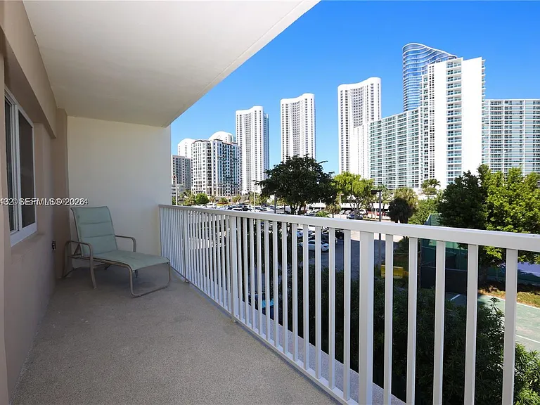 300 Bayview Dr #216 — Photo 24