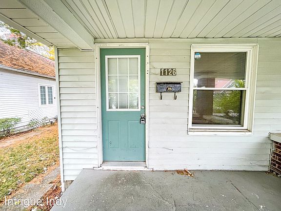 3rd image of 1126 E Bradbury Ave
