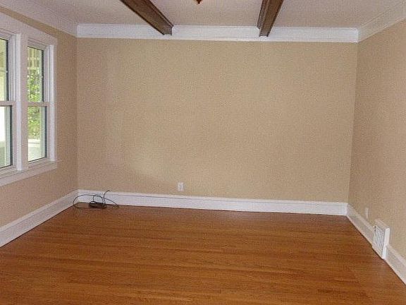 Living Room-lots of windows