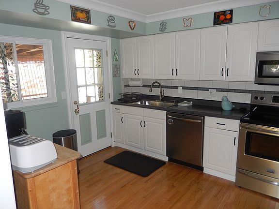 5th image of 3401 Woodridge Dr