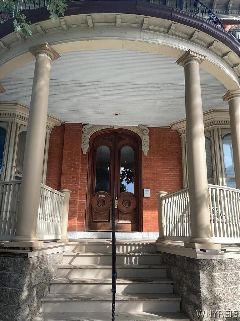 1 bed, 1.0 bath, 1000 sqft, $1,600 — Photo 2