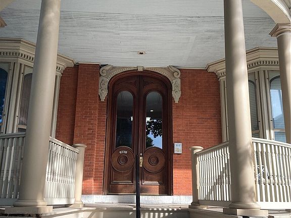 2nd image of 441 Franklin St #1