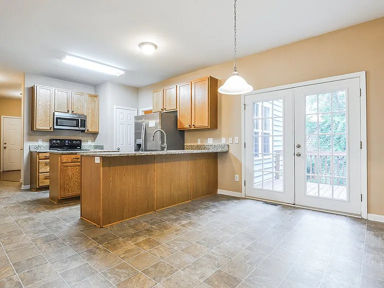 136 Roan Dr — Photo 6