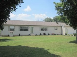 1569 County Road 1075 E, Cisne, IL 62823