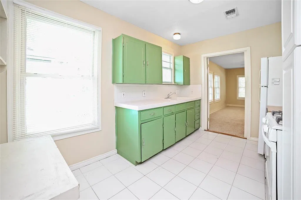 4 bed, 2.0 bath, 1400 sqft, $2,850 — Photo 3