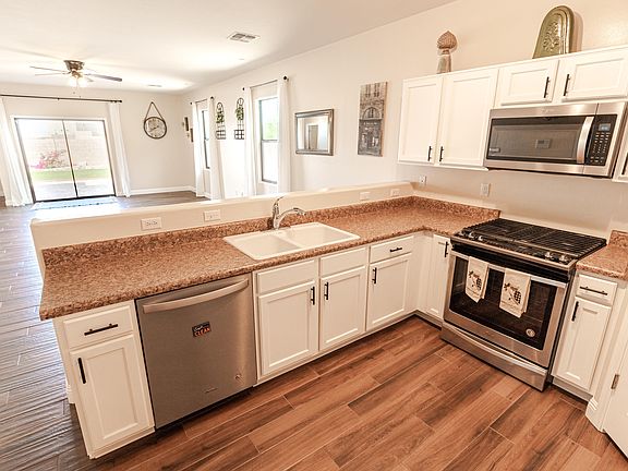 5th image of 1449 N Darlene Pl