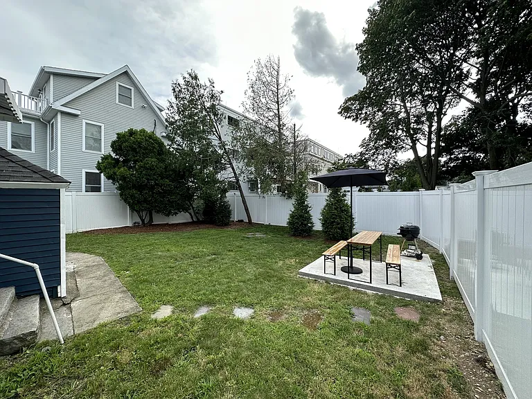 58-60 Waverly St #1 — Photo 12