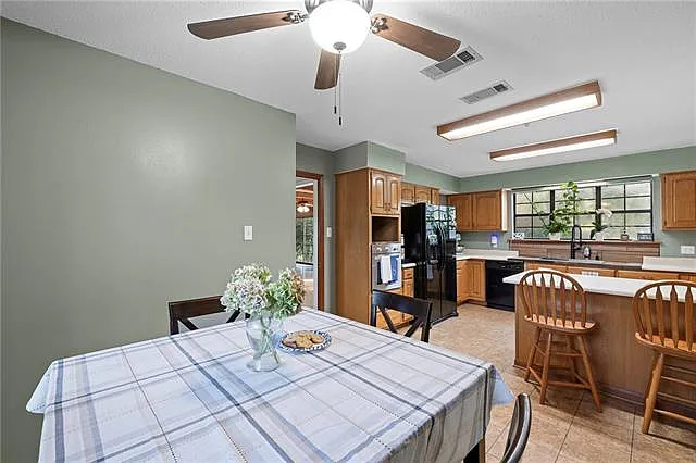 1382 Bristol Ct — Photo 11