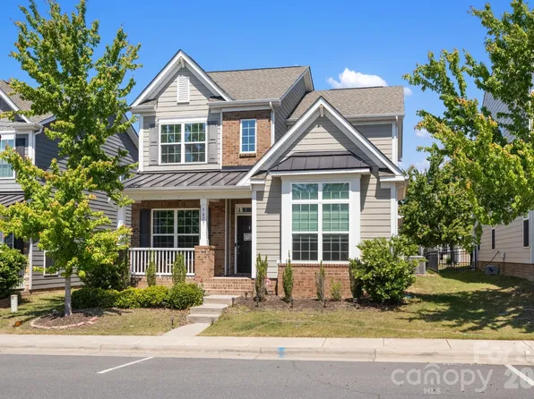 5077 Waterloo Dr, Tega Cay, SC 29708