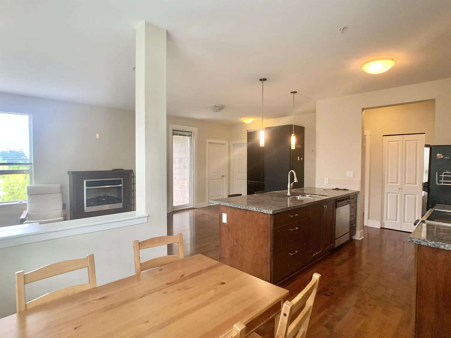 2 bed, 1112 sqft, $4,500 — Photo 4