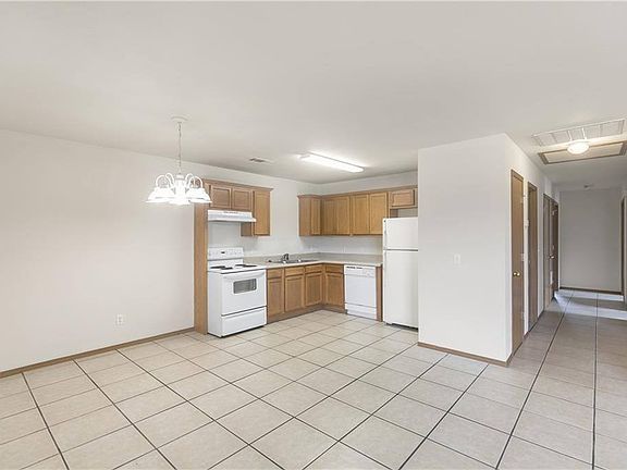 4th image of 212 E Southern Trace Dr