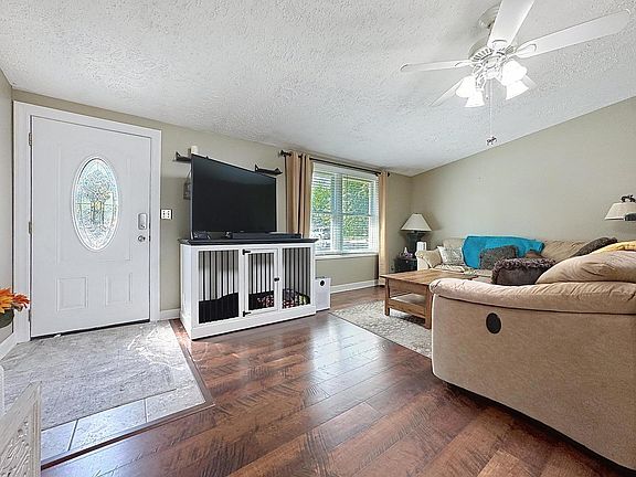 5th image of 1810 Louise St