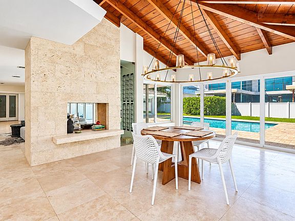 2nd image of 1141 Banyan Rd