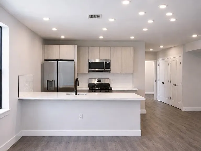 207 39th St #4A — Photo 3