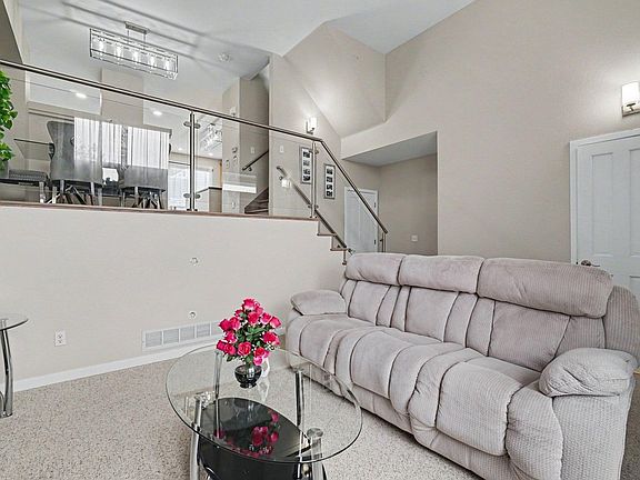 3rd image of 604 Barberry Dr